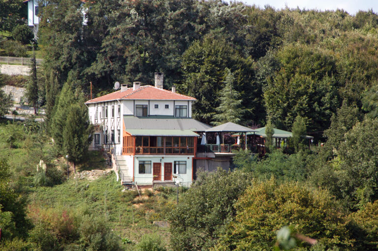 Doğanın Kucağında Bir Cennet: Hera Pansiyon & Restoran